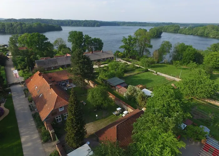 4 Sterne Wohnen Zum alten Forsthof am Schlosspark, App 1 smuck und groot